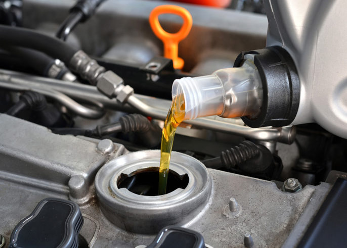 Бесплатная замена масла в двигателе вашего автомобиля, при покупке масла и фильтра в нашем автосервисе.