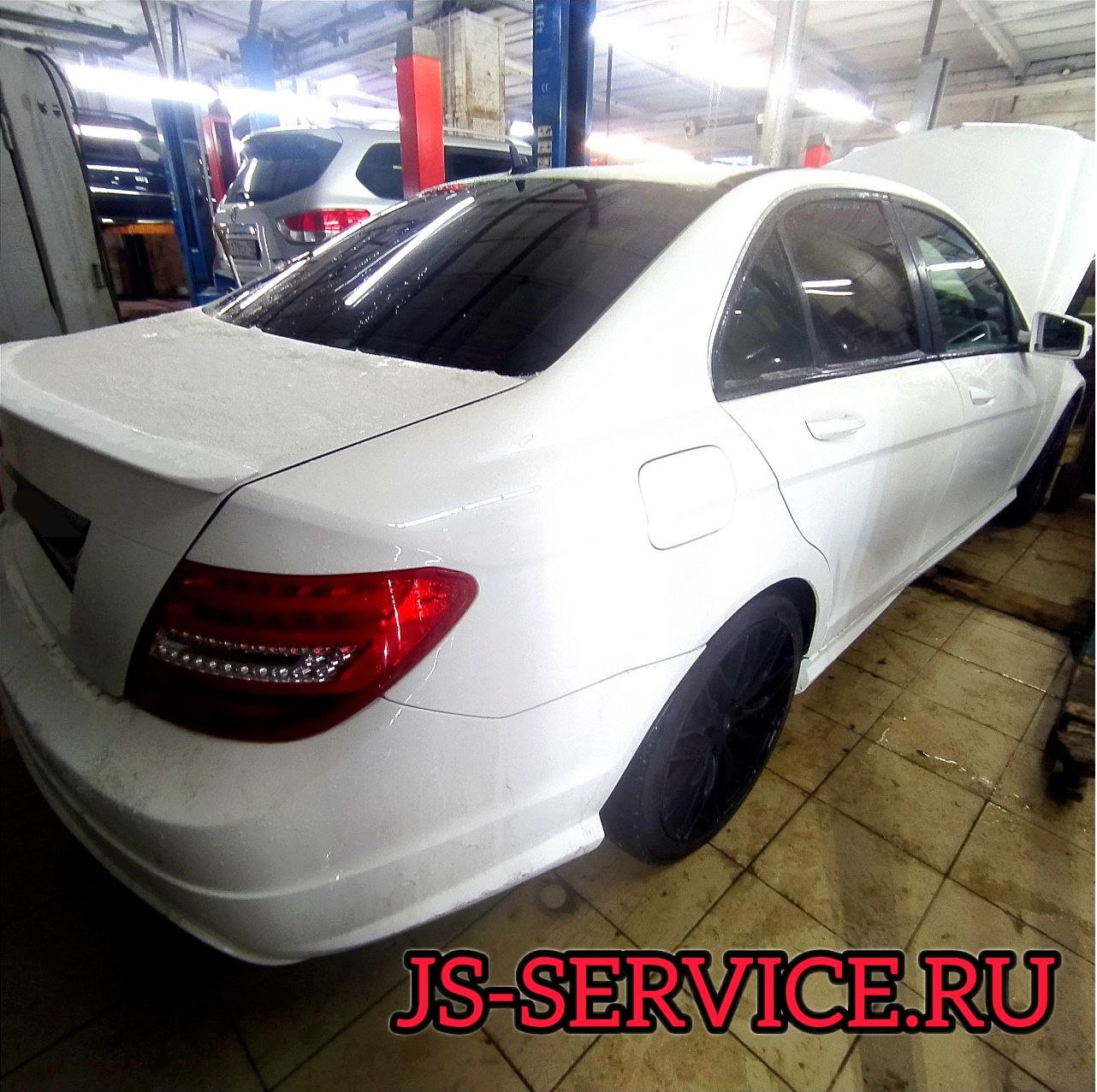 Mercedes-Benz C-class 2013 г.в. Ремонт кондиционера. JS-Service г. Пушкин, территория Павильон Урицкого, д. 1Л